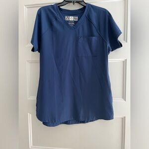 Wonder Wink Renew scrub top. Size medium